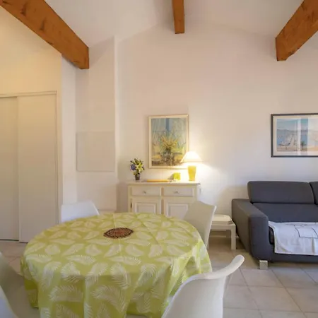 Holiday home Small House With Garden With Pool Frejus