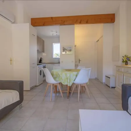Small House With Garden With Pool Holiday home